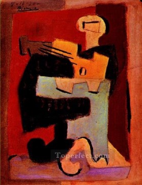 Pablo Picasso Painting - Hombre con mandolina cubismo 1920 Pablo Picasso